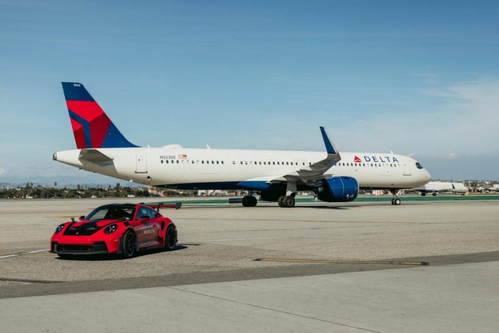 turismax-blog-delta-airlines-porsche-911