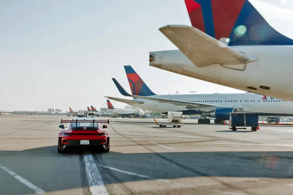 turismax-blog-delta-airlines-porsche-911